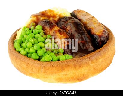 Wurst- und Kartoffelmehl in einem Yorkshire Pudding isoliert auf weißem Hintergrund Stockfoto