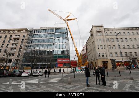 Prag, Tschechien. Februar 2020. Die Baustelle Für Den Strömungsbau an der Ecke Opletalova Straße und Wenzelsplatz, Prag, Tschechien, 1. Februar 2020. Das Gebäude mit neun oberirdischen und drei unterirdischen Geschossen wird nur Büro- und Geschäftsräume bieten. Die Firma Flow East plante das Projekt schon vor langer Zeit, stieß aber am Anfang auf eine starke Protestwelle, wie es bei Neubauprojekten im historischen Zentrum von Prag üblich ist, die auf der UNESCO-Liste des Welterbes stehen. Credit: Ondrej Deml/CTK Photo/Alamy Live News Stockfoto