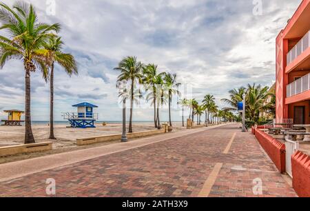 Hollywood Beach Broadwalk, ein Boardwalk und ein Bikeway am Strand in Hollywood. Eine beliebte Touristenattraktion im Broward County, Florida, USA. Stockfoto