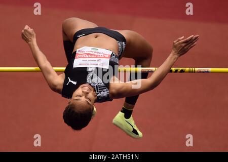 Trinec, Tschechien. Februar 2020. TYNITA BUTTS-TOWNSEND aus den USA tritt beim Hallen-Sporttreffen der Beskydy's Bar im Hochsprung am 2. Februar 2019 in Trinec, Tschechien, an. Kredit: CTK/Alamy Live News Stockfoto