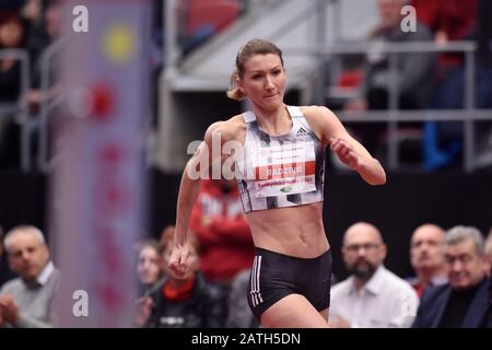 Trinec, Tschechien. Februar 2020. Swetlana Radzivil aus Usbekistan tritt beim Hallen-Sporttreffen der Beskydy's Bar im Hochsprung am 2. Februar 2019 in Trinec, Tschechien, an. Kredit: Jaroslav Ozana/CTK Photo/Alamy Live News Stockfoto