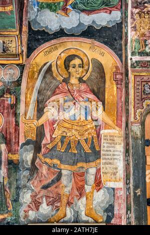 Fresken im Stil der Heiligen Mutter Gottes Kirche im Kloster Troyan (Troyanski) in der Nähe von Oreshak, Bulgarien Stockfoto