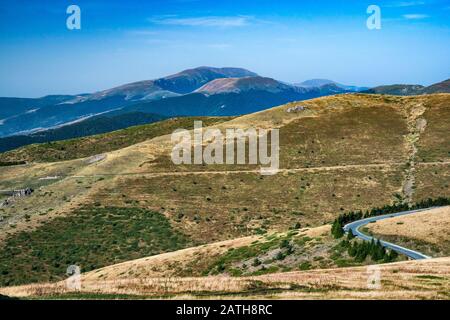 Blick vom Trojan Pass, Trojan Mountains (Troyanska Planina), Central Balkan National Park, Balkan Mountains (Stara Planina), in der Nähe von Troyan, Bulgarien Stockfoto