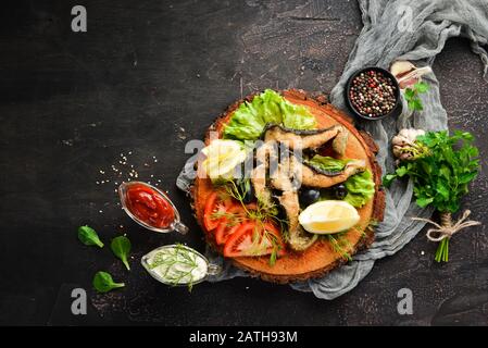 Steak Stör Fisch mit Gemüse. Grillen. Draufsicht. Freier Speicherplatz für Ihren Text. Stockfoto