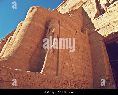 Detail des Großen Tempels von Ramesses II., Abu Simbel, Ägypten Stockfoto