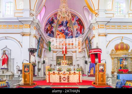 Blick in die Kathedrale von Immaculate Conception in Pondicherry. Aus einer Reihe von Reisefotos in Südindien. Fotodatum: Mittwoch, 8. Januar 2020 Stockfoto