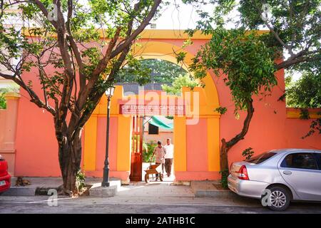 Ein alter französischer Friedhof in Pondicherry. Aus einer Reihe von Reisefotos in Südindien. Fotodatum: Mittwoch, 8. Januar 2020. Foto: Roger Garfield/Al Stockfoto