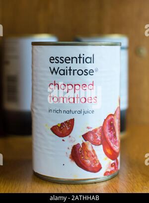 Tomaten aus der Dose oder aus der Dose, gehackt aus der Essential waitrose Range Stockfoto