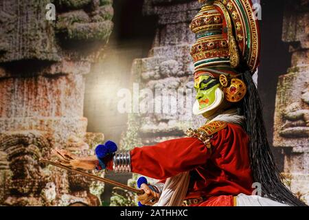 Eine Aufführung von Narakasuravadham. Aus einer Reihe von Reisefotos in Kerala, Südindien. Fotodatum: Freitag, 17. Januar 2020. Foto: Roger Garfield/ Stockfoto