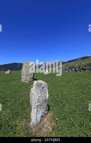 Megalith-Steinanlage in der Nähe des Dorfes Falera, Schweiz Stockfoto