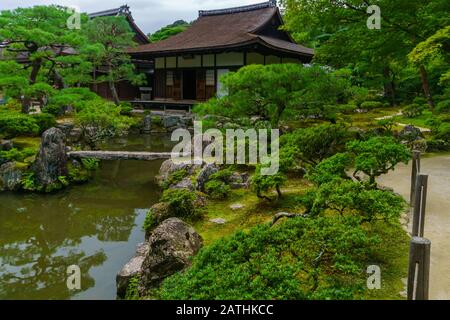 Blick auf den japanischen Garten des Higashiyama Jisho-JI-Tempels (Ginkaku-JI) in Kyoto, Japan Stockfoto