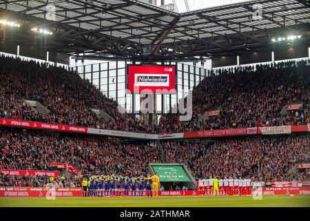 Köln, Deutschland. Februar 2020. "Nie wieder" gedenken der Opfer des Nationalsozialismus Fußball 1. Bundesliga, 20. Spieltag, FC Köln (K) - SC Freiburg (FR), am 02.02.2020 in Köln/Deutschland. Weltweite Nutzung Credit: Dpa Picture Alliance / Alamy Live News Stockfoto