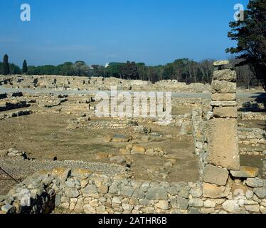 Spanien, Katalonien, Provinz Girona, Empurien. Griechische Neapolis. Peristyle Domus. Ruinen. Stockfoto