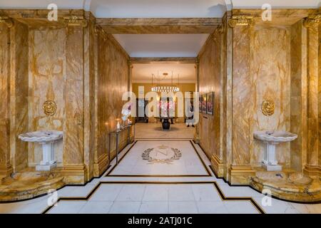 Innenansicht einer Eingangslobby des Hotels in London Stockfoto