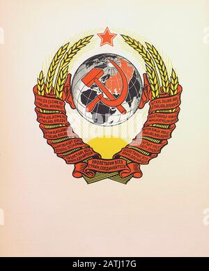 Сoat der Waffen der Sowjetunion. Aus dem sowjetischen Propagandabuch. 1937 Stockfoto