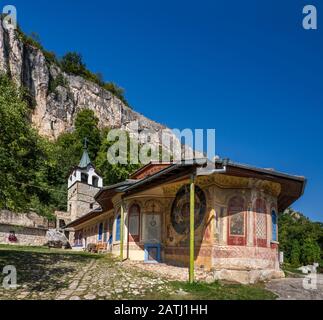 Kirche im Kloster Preobrazhenski (Kloster der Verklärung) in der Dervent-Schlucht des Flusses Yantra, in der Nähe von Veliko Tarnovo, Bulgarien Stockfoto