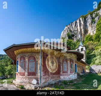 Kirche im Kloster Preobrazhenski (Kloster der Verklärung) in der Dervent-Schlucht des Flusses Yantra, in der Nähe von Veliko Tarnovo, Bulgarien Stockfoto