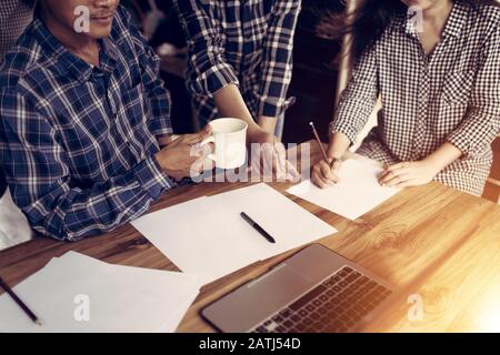 Die Business Freelance Gruppe Sie sind analyy oder planen, Business-Inhalte zu erstellen Stockfoto