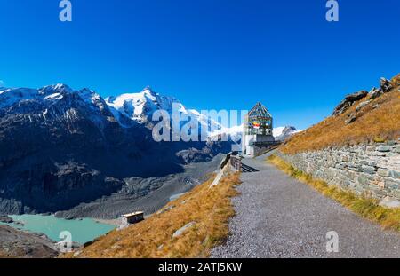 Wilhelm Swarovski Observatorium vor Großglockner, Kaiser Franz Josef Hoehe, Nationalpark hohe Tauern, hohe Tauern, Großglockner Hochalpin Stockfoto