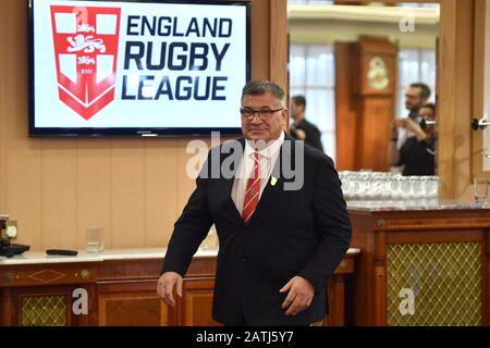 New England Cheftrainer Shaun Wane kommt zu einer Pressekonferenz im University of Bolton Stadium. Stockfoto