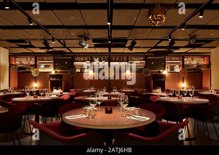 Sitzgelegenheiten im Restaurant. Spiritland Royal Festival Hall, London, Großbritannien. Architekt: N/a, 2019. Stockfoto