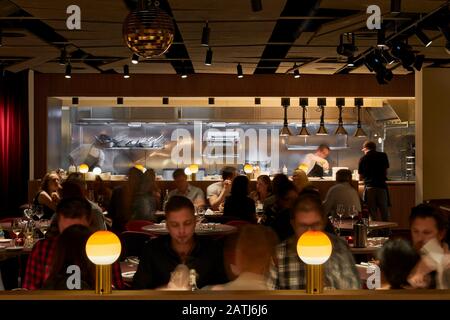 Personen im Restaurant. Spiritland Royal Festival Hall, London, Großbritannien. Architekt: N/a, 2019. Stockfoto