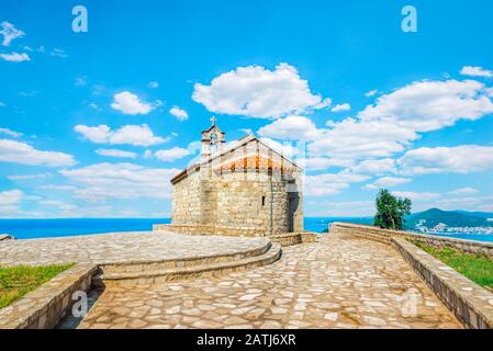 Kirche der Heiligen Sava auf dem Berg in Montenegro Stockfoto