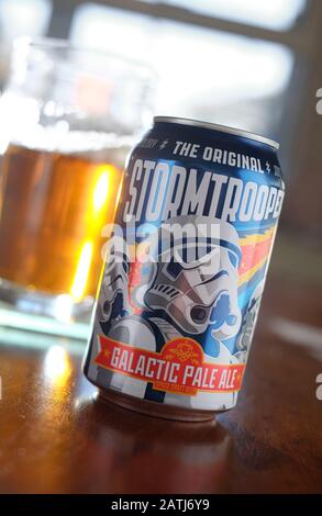 Dose Stormtrooper-Bier auf dem Tisch Stockfoto