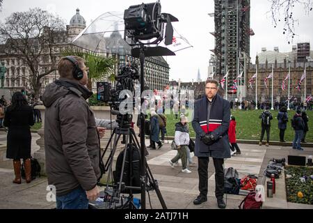 Die Weltpresse versammelt sich auf dem Parliament Square, Westminster, London, um über den offiziellen Austritt Großbritanniens aus der EU am 31. Januar 2020 um 23 Uhr zu berichten Stockfoto
