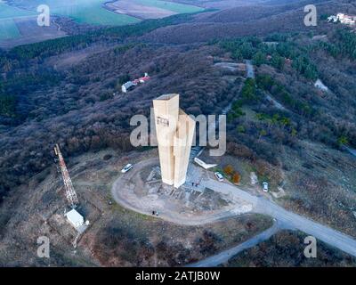 Drohnenblick auf das 1987 erbaute Denkmal der bulgarisch-sowjetischen Freundschaft Stockfoto