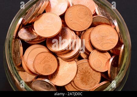 Medienberichten zufolge plant die neue EU-Kommission, alle 1-, 2- und 5-Cent-Münzen abzuschaffen. Stockfoto