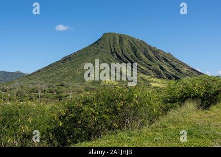 Der steile Bahnpfad auf der Seite des erloschenen Vulkans Koko Head auf Oahu auf Hawaii Stockfoto