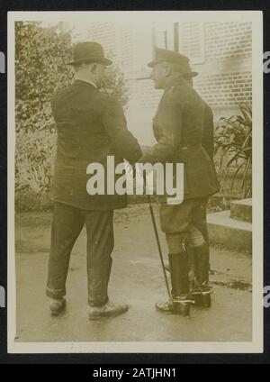 Beschreibung der Westfront: Herr Massey und der Oberbefehlshaber [Sir Douglas Haig] Anmerkung: Die Westfront. Besuch von Herrn Massey [William Ferguson Massey, Premierminister von Neuseeland] Datum des Kommandeurs: {1914-1918} Schlüsselwörter: WWI, Fronten, Offiziere, Regierungen Personenname: Haig, Douglas Massey, William Ferguson Stockfoto