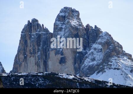 Peaks im Vordergrund Stockfoto