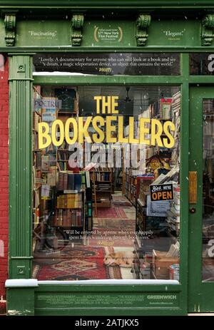 The Booksellers (2019) unter der Regie von D.W. Jung und Hauptdarsteller sind Parker Posey, Fran Lebowitz, Schwule Talese. Dokumentation über die Sammler und Verkäufer seltener Bücher in New York City. Stockfoto