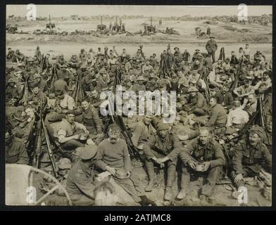 Die Front in Frankreich Beschreibung: Einige der Leicester Ruhe Anmerkung: Die Front in Frankreich. Ruhende Soldaten aus Leicester Datum: {1914-1918} Ort: Frankreich Schlüsselwörter: Weltkrieg, Fronten, Soldaten, Brüche Stockfoto