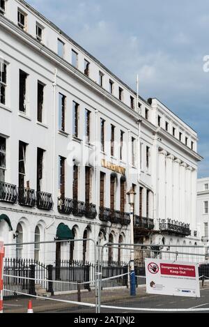 Die Fassade des Feuers beschädigte Claremont Hotel, Eastbourne, East Sussex Stockfoto