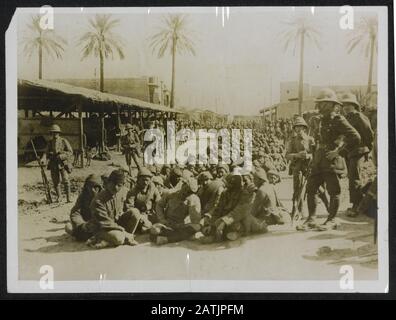 Erste offizielle Fotos der Kampagne in Mesopotamien Beschreibung: Türkische Gefangene Anmerkung: Erste offizielle Fotos der Kampagne in Mesopotamien. Türkische Kriegsgefangene Datum: {1914-1918} Ort: Irak, Mesopotamien Schlüsselwörter: Erster Weltkrieg Kriegsgefangene Stockfoto