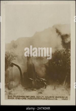 Beschreibung: Eine feuernde Ã ST.Ung. 38,5 cm HAUBITZ-Batterie in einer Ã ST.Ung. Hochgebirgsstellung. Anmerkung: Ein feuernder Österreichisch-Ungarischer Haubitzer in Österreich-ungarischer Position im Hochgebirge. Datum: {1914-1918} Schlagwörter: WWI, Fronten, Berge, Gewehre Stockfoto