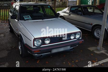 Oldtimer aus den 1980er Jahren Ford, VW, Opel, Talbot, Citroen, Porsche Stockfoto