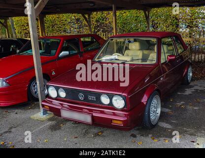 Oldtimer aus den 1980er Jahren Ford, VW, Opel, Talbot, Citroen, Porsche Stockfoto