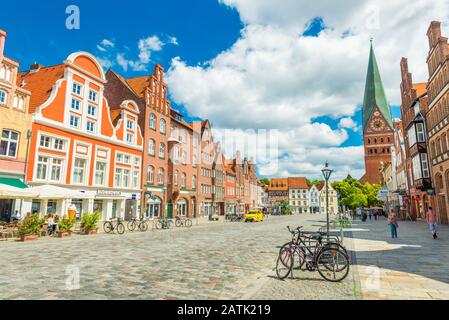 Luneburg (Lübeck) - Juli 2018, Niedersachsen, Deutschland: Blick auf das Stadtzentrum mit historischer Architektur. Stockfoto
