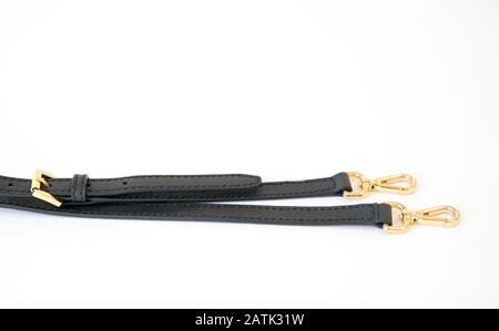 Schwarzer Ledergürtel, Riemen isoliert auf weißem Hintergrund - Bild Stockfoto