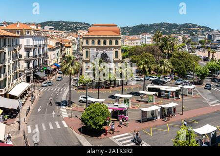 Cannes, FRANKREICH - 01. JUNI 2019: Luftansicht Der Innenstadt von Cannes Stockfoto