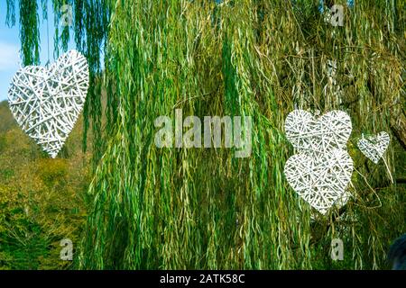 Herzschmuck mit Himmelmotiv Stockfoto