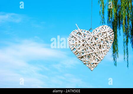 Herzschmuck mit Himmelmotiv Stockfoto