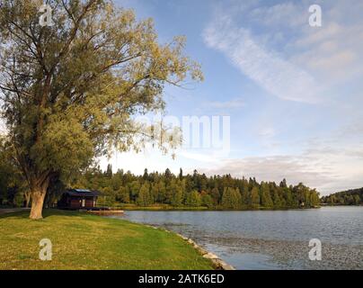 Beautiful Autumn landscape on Vanajavesi lake in Hameenlinna, Suomi Stockfoto
