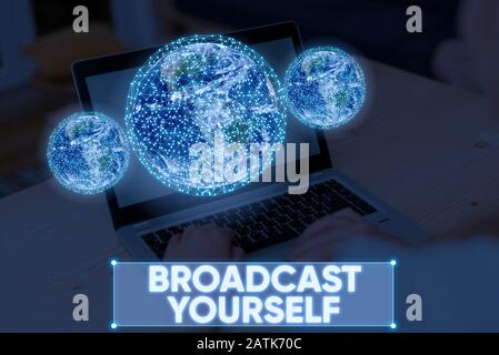 Word Writing Text Broadcast Selbst. Geschäftsfoto, in dem Sie Ihre Sehinteressen für alle zeigen, um Elemente dieses von zur Verfügung stehenden Bildes zu sehen Stockfoto