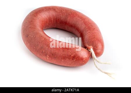 Türkische Wurstkangallwurst. Trockene, würzige Wurst auf weißem Hintergrund. Stockfoto