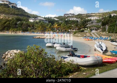 Wassersport im Nonsle Bay Resort auf Antigua und Barbuda auf den Windward-Inseln Stockfoto